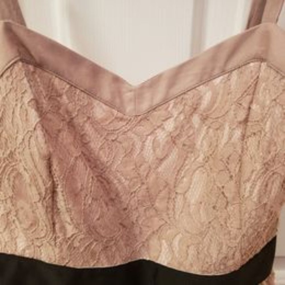ELLE Lace Nude/Blush-Tinged Juniors Strappy Dress with Black Band- Size 6 - Picture 3 of 9
